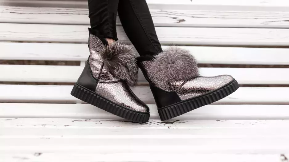 Galerie: Nejkrásnější zimní boty, které jsou trendy a zahřejí vás. Seženete je za pár stovek