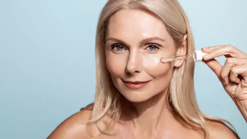 Správná sluneční péče je nezbytná pro krásu i pro zdraví. Jak se starat o obličej v horkých dnech, poradí dermatoložka. Produkty najdete v galerii