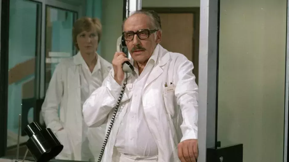 Život Miloše Kopeckého poznamenala životní traumata. Měl mnoho nepřátel a dcera ho zapírala 