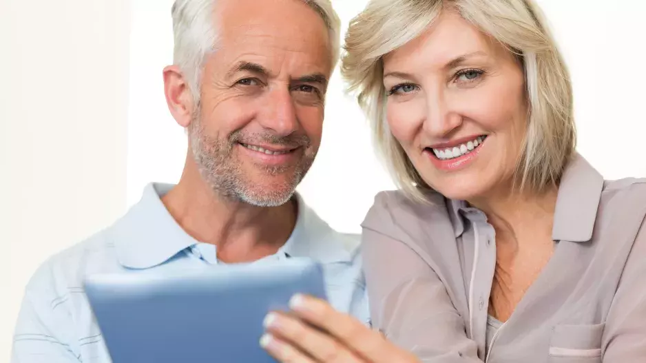 "Celý život jsem byla sama, lásku jsem poznala až na stará kolena." Příběhy žen, které se zamilovaly až po padesátce