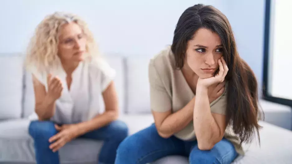 Příběh ze života: “Dcera chce žít u otce, jsem z toho zoufalá,” pláče Barbora. Terapeutka doporučuje
