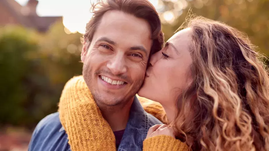 Jak poznat, že vás muž miluje: Zaměřte se na šest způsobů chování, kterým to dávají najevo