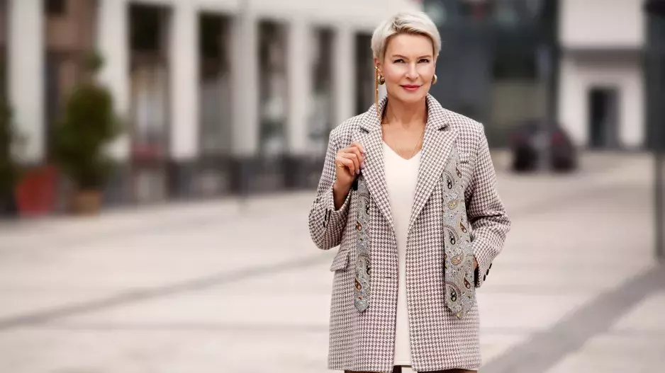 Módní trendy, které vám v roce 2024 nesmí chybět bez ohledu na váš věk: Jako první si pořiďte kvalitní sako