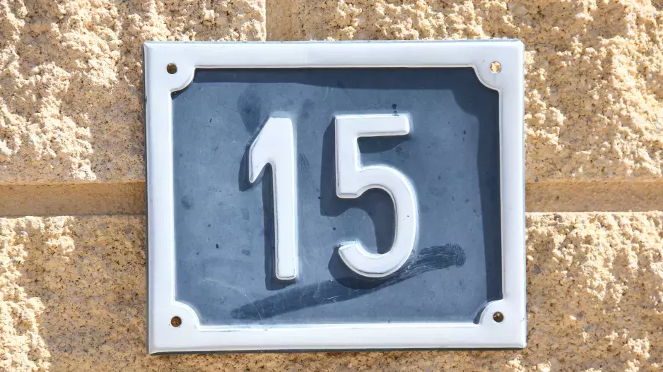 Numerologie vaší adresy: Číslo popisné prozradí skrytou energii vašeho domova. Trojka způsobí přílišné utrácení peněz, šestka uzavírání před okolním světem