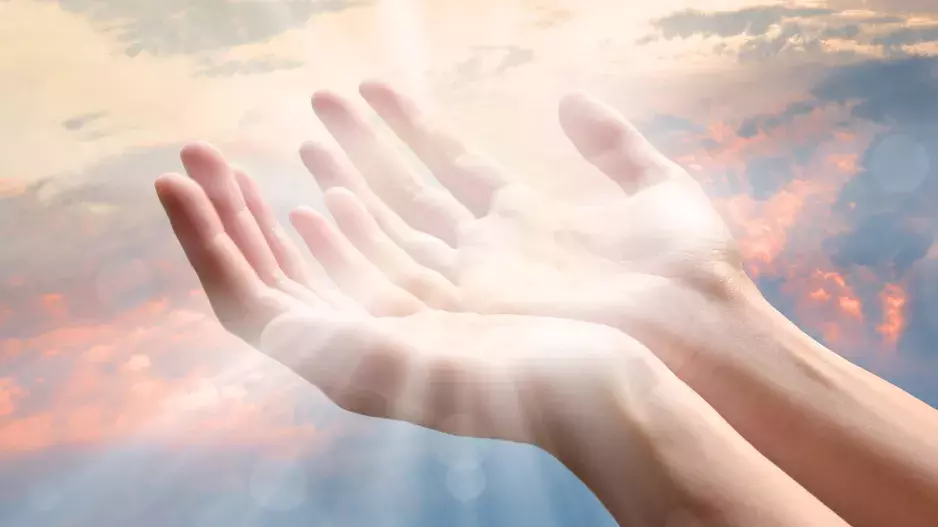 "Moudrá sova" v mladém těle: Jak poznat signály, že jste stará duše a žili jste už v mnoha životech