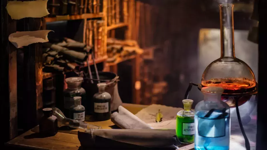 Alchymistický horoskop: Je vaším kovem olovo, zlato nebo měď. Jak nejen vzácné kovy předurčují naši povahu