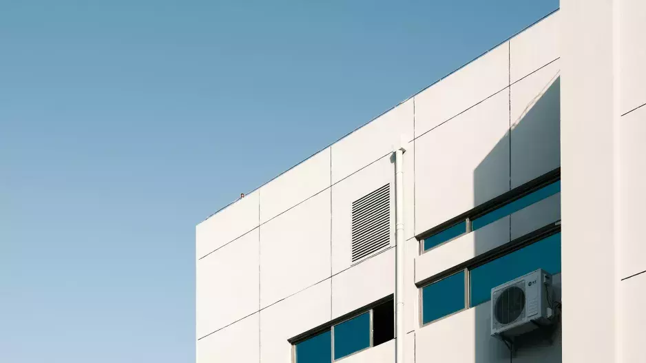 Klimatizaci by měli lidé vybírat včas. V létě se jí nemusí dočkat