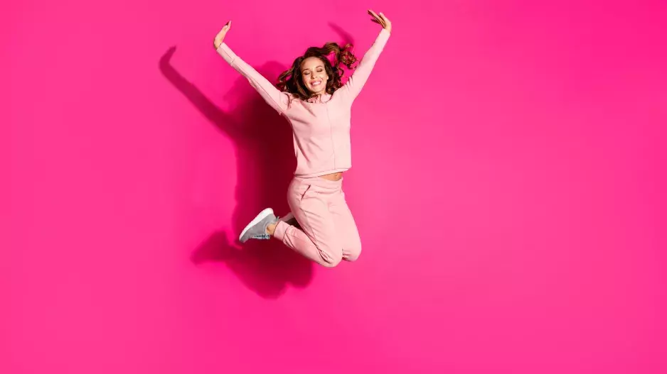 Tepláky nemusí být jen na doma: Zjistěte, jak být trendy a v pohodlí po celý den