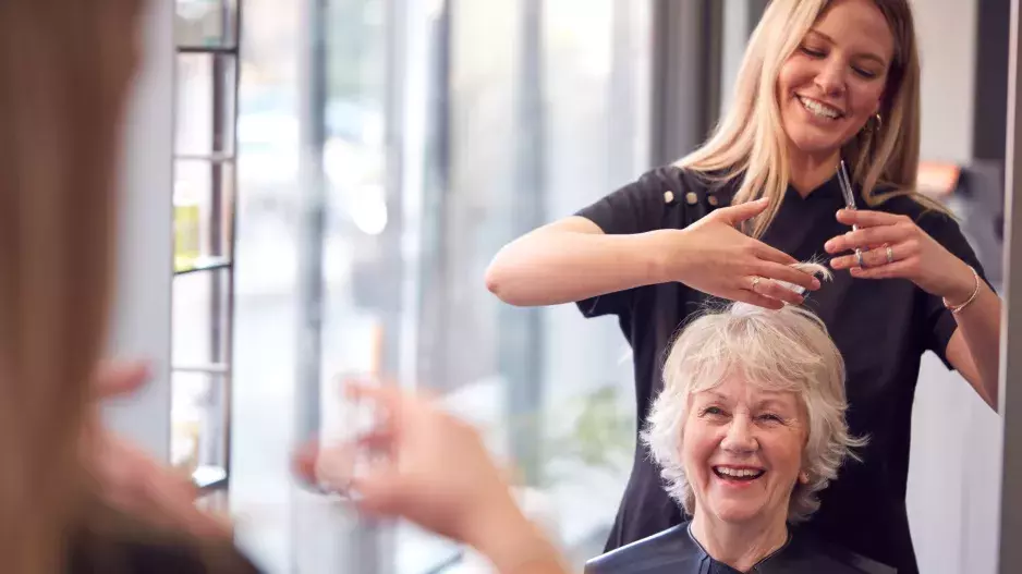 Vlasové trendy letošního léta pro ženy 30 až 60 let: Kadeřnice radí, jaké účesy budou slušivé všem bez rozdílu věku