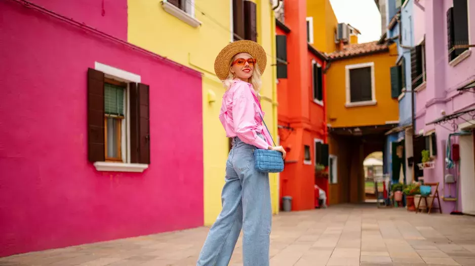 Jediné džíny, které letos potřebujete: Široké nohavice schovají nedokonalosti postavy