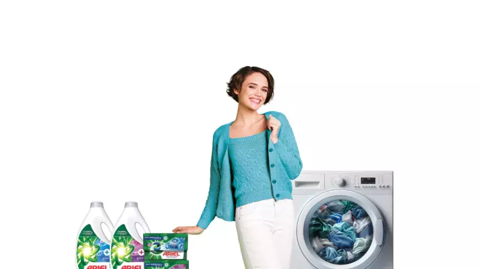 Dokonale čisté prádlo a dlouhotrvající vůně svěžesti. Ariel Touch of Lenor zvládne obojí