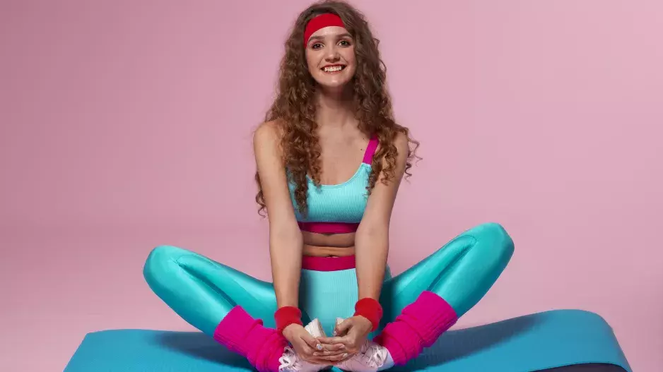 Zpevněná postava, ale i pomoc při bolesti zad a kloubů: Vyzkoušet bikram jógu můžete v jakémkoliv věku