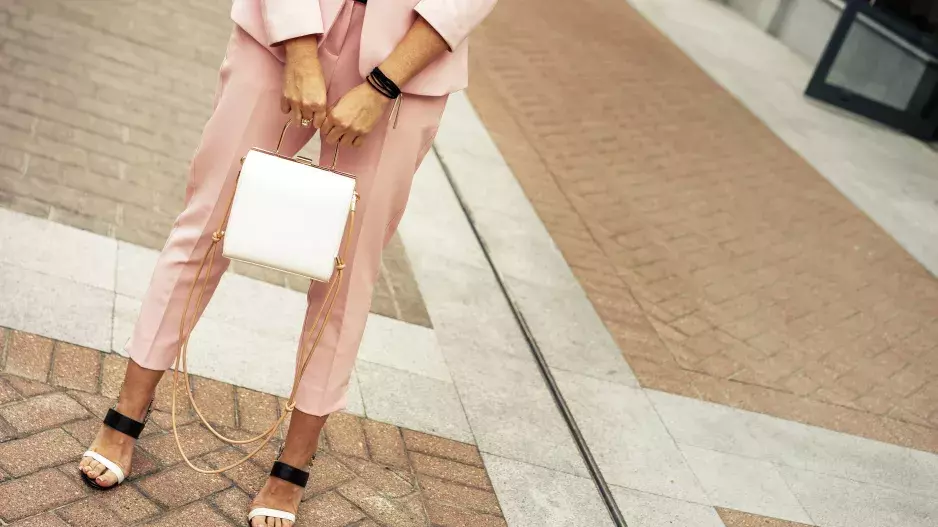 Nejkrásnější kalhoty na jaro a léto, které spojují styl a pohodlí: Sluší každé ženě nad 50 let