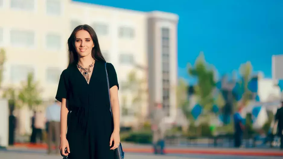 Tři chyby, které děláte, když nosíte černou barvu: I tato stylová barva má svá úskalí, kterých je lepší se vyvarovat