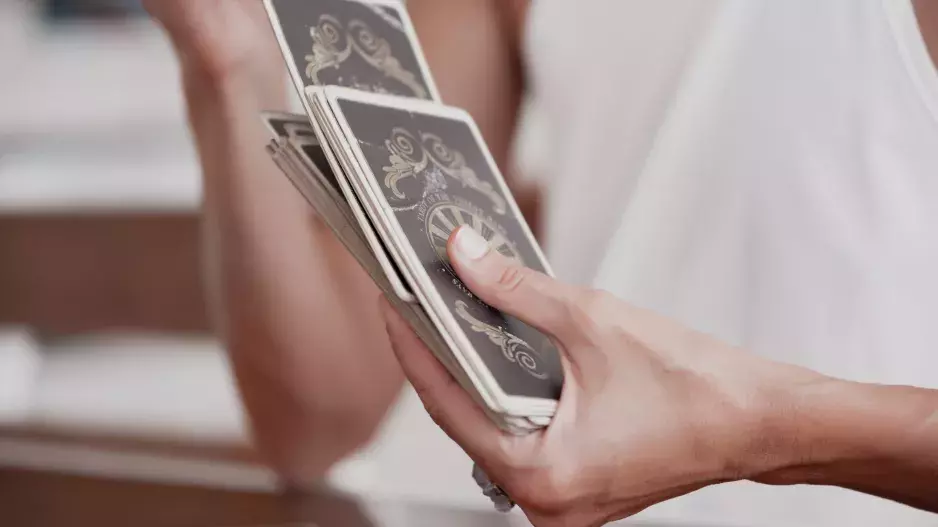 Tarotový výklad na týden od 27. května podle Alice Cross: Zamyšlení nad svými činy je podle karty Rytíř holí stěžejní, karta Slunce nás přiměje vnímat svou energii