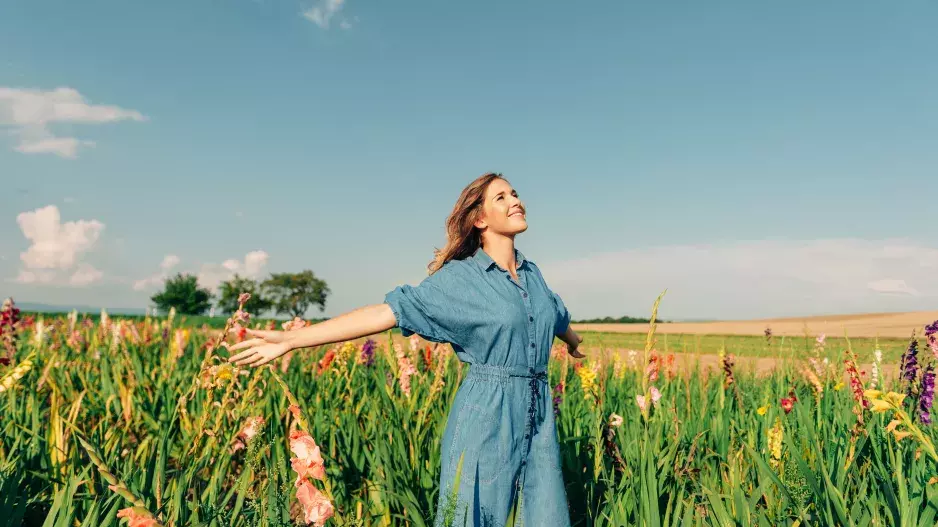 Šaty, které můžete nosit po celý rok a navíc sluší ženám v každém věku: Tipy, kde nakoupit