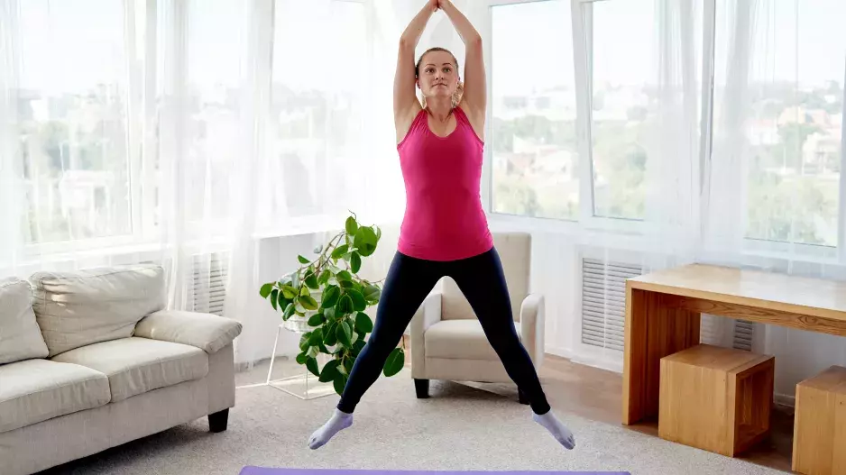 Cvik burpee spaluje neuvěřitelné množství kalorií: Posiluje celé tělo, není náročný a můžete ho dělat i doma