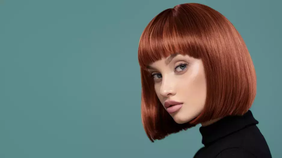 Mob Wife Bob je trendem pro jaro/léto 2024: Účes lichotí dámám nad 50 let. Zamilujete si jeho retro nádech i jednoduchou přípravu