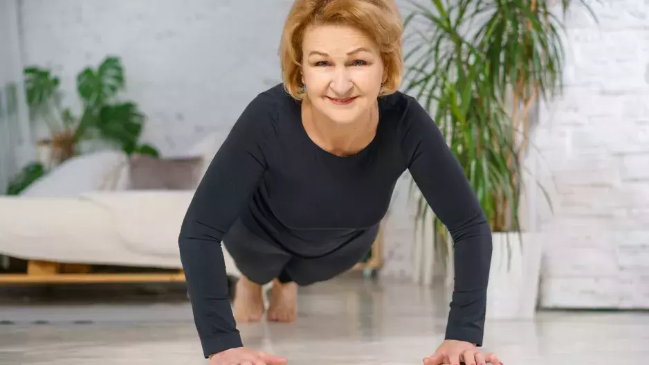 Hubnutí po padesátce nemusí být složité: Důležité je mít dostatek bílkovin a hýbat se 