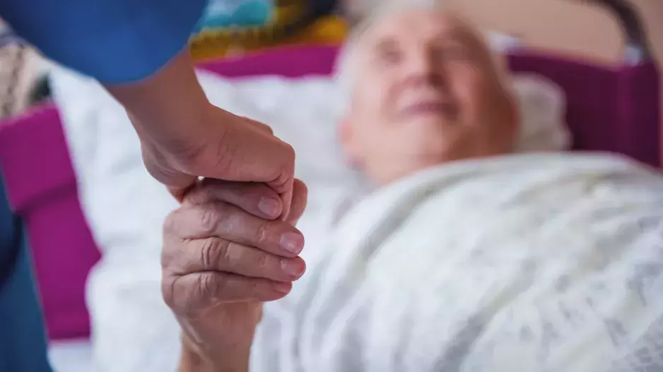 "Chodila jsem za ním každý den, nakonec jsem jeho smrt nestihla," uvedla se smutkem ve tváři a velkou bolestí v srdci Ivana