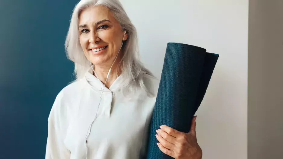 Geniální školní cvik vám posílí ruce, nohy a zpevní střed těla: Zvládnete ho kdekoliv. Jak na něj, krok za krokem