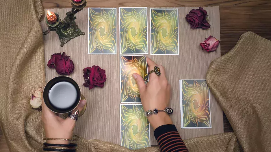 Tarotový výklad na týden od 24. do 30. června od alchymistky Alice Cross: Karta Poustevník nás nasměruje k tomu, co doopravdy chceme