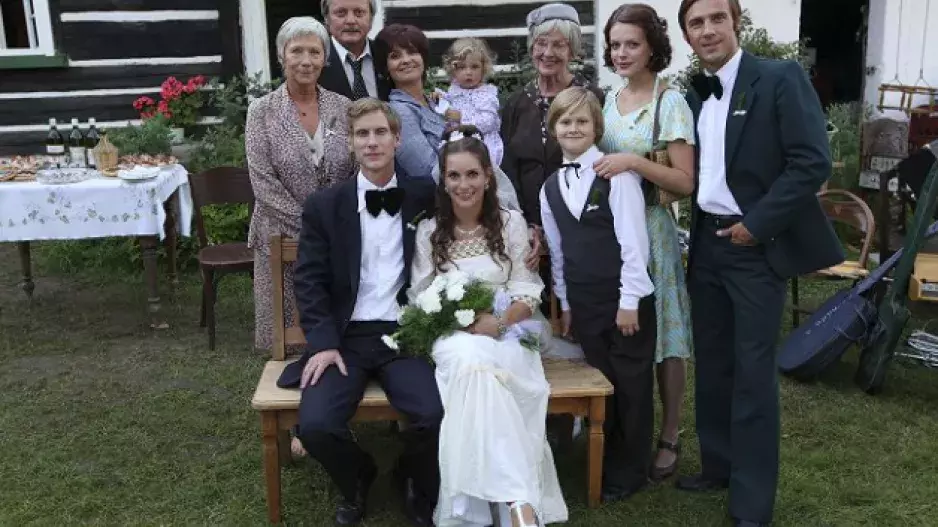 Kvíz: Poznejte znělky z kultovních českých seriálů podle úryvku z textu