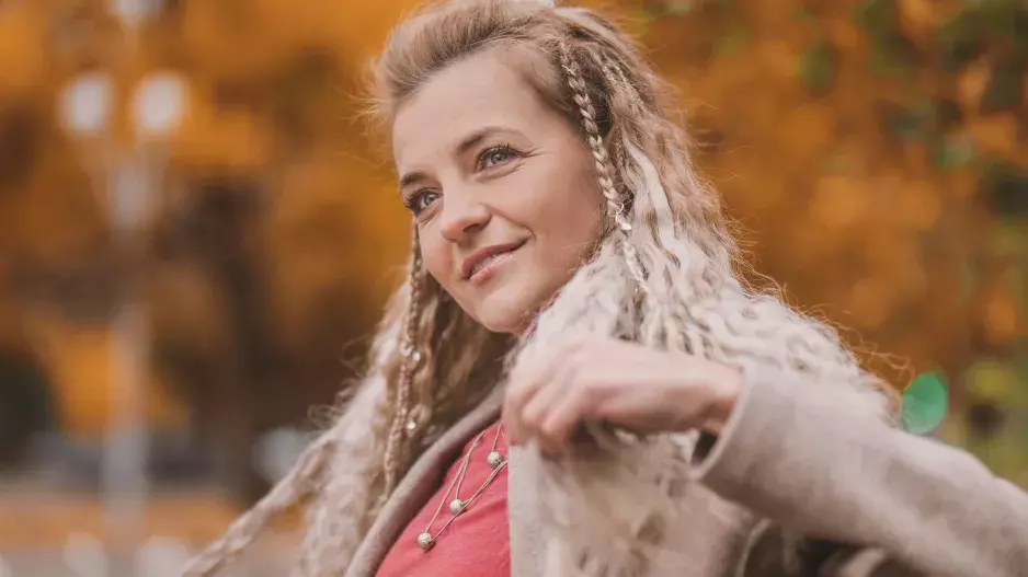 7 nejlichotivějších účesů pro ženy po padesátce: Není pravda, že dlouhé vlasy jsou tabu