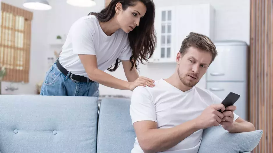 "Neustále mě kontroloval ve snaze, aby mě neztratil. Odchod od něj byl ale jediným řešením, jak se nezbláznit," svěřila se paní Lucie