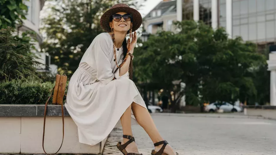 Šaty pro léto 2024, které musí mít každá žena: Podtrhnou vaši ženskost, nosit je můžete po celý rok