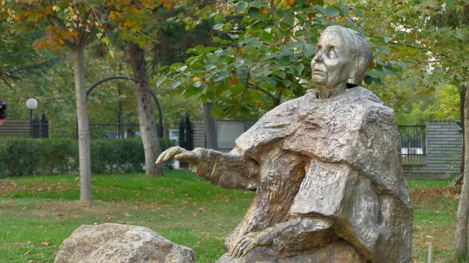 Co řekla Baba Vanga o životě po smrti: Mrtví stále žijí mezi námi a pomáhají nám. Ne každý se ale může převtělit