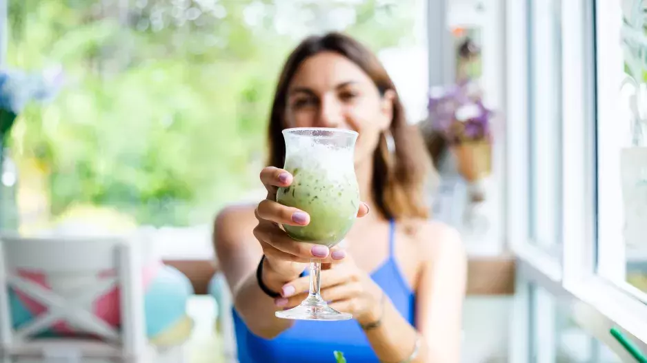 Přírodní zázrak, který zpomaluje stárnutí: Důvody, proč byste měli pít tento chutný nápoj každý den