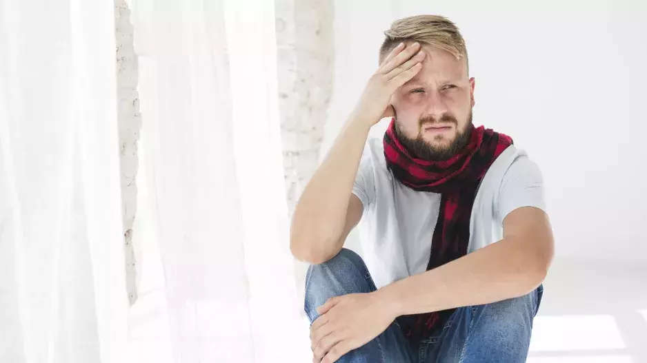 "Zjistil jsem, že je mi žena nevěrná, nemůžu na ni udeřit, sám mám máslo na hlavě,” píše Roman