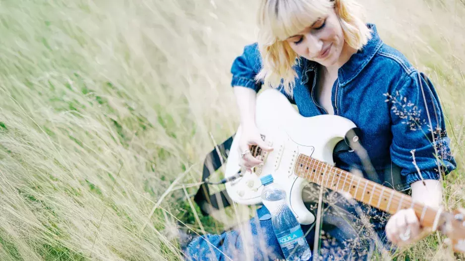 Při pohybu nezapomínejte na pitný režim: Správná hydratace je v horkých dnech naprosto zásadní 