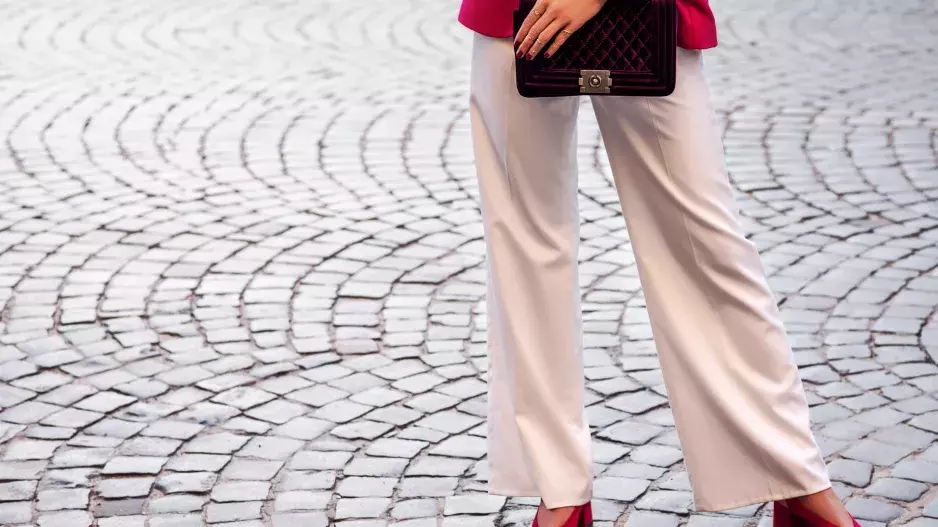 Krásné a pohodlné kalhoty pro babí léto 2024: Jsou šik a sluší ženám všech věkových kategorií. Inspirujte se v naší galerii