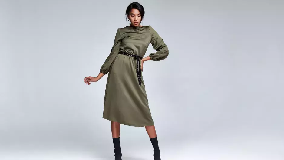 Žádná barva není elegantnější: Tento módní trend 2024 si zamilují ženy nad 50 let