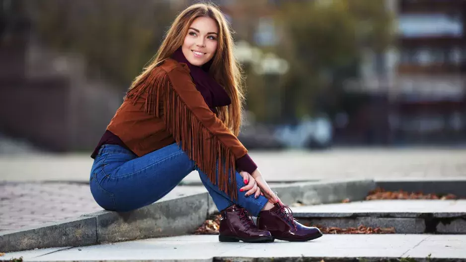 Největší módní trendy podzimu 2024 z New Yorku, Milána a Paříže: Hřejivý semiš nebo barva, která sluší všem