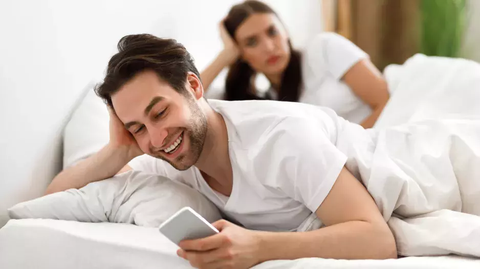 Muži otevřeně o nevěře: Je zvláštní, co za ni rozhodně nepovažují. Otočit se za ženou je stejné jako za super autem