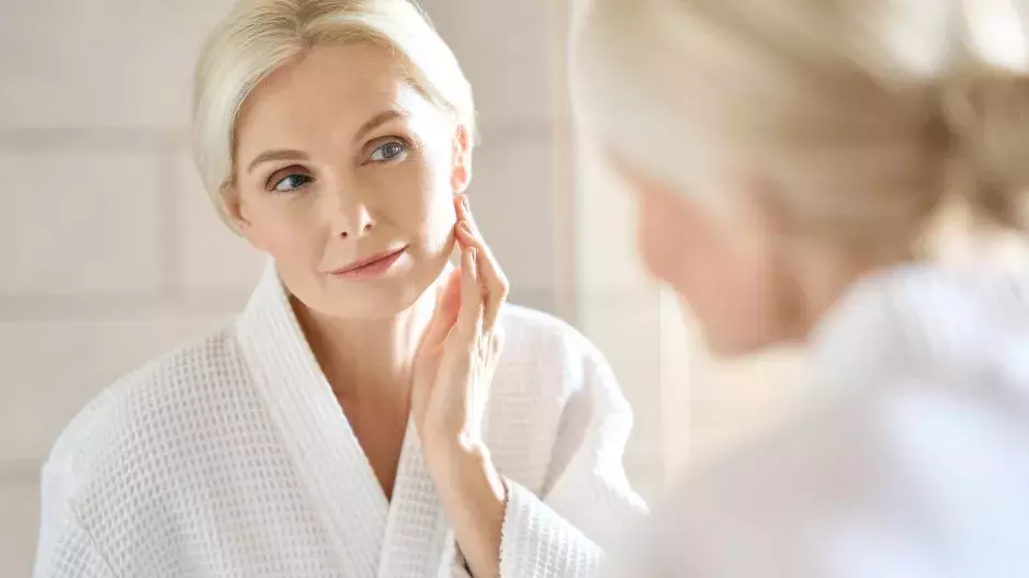 Štíhlejší a mladší obličej na počkání: Osm rad, které pomohou k odvodnění