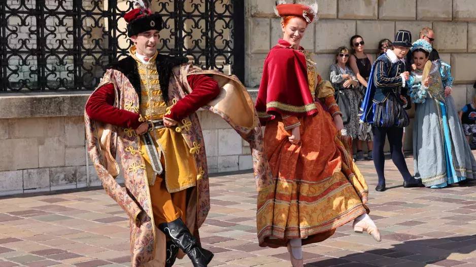 Bláznivá tragédie v 16. století: Taneční mor zaplavil Štrasburk. Při vražedných pohybových orgiích umírali tanečníci