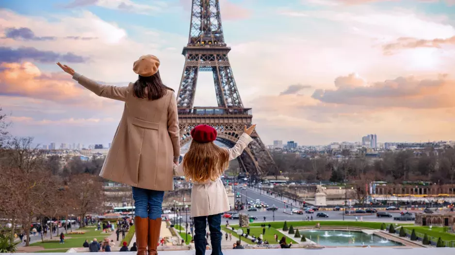 Co nosí Francouzky na podzim místo bundy? Stylové kabátky a blejzry. Tipy na nadčasové kousky, které nesmí chybět ve vaší skříni