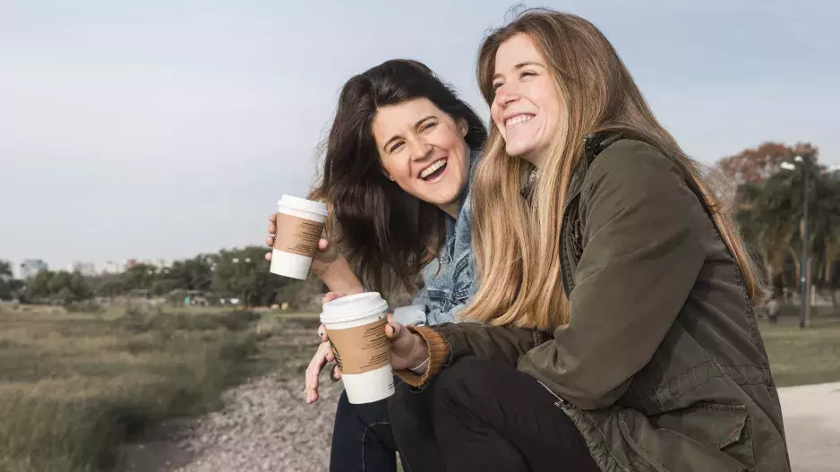 Veroniko, tvůj přítel je manipulátor, mění tě k obrazu svému, uteč od něj,” píše své kamarádce Alice