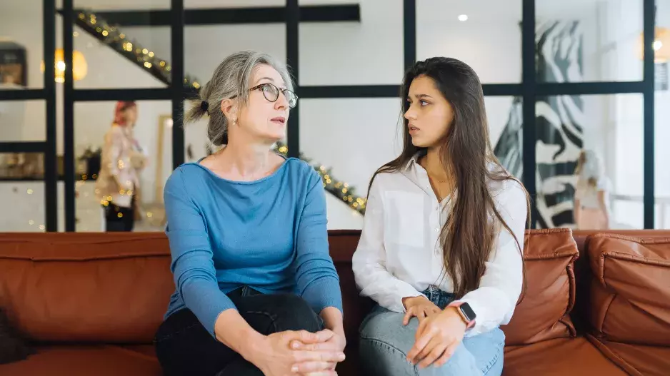 “Chci se odstěhovat do zahraničí, ale moje máma začala hystericky křičet, že ji neopustím” stěžuje si Pavla, která neví, jak se zachovat