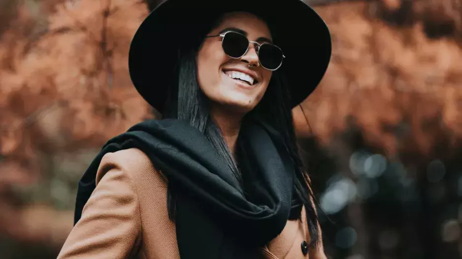 Zapomeňte na čepici: Letos se inspirujte stylem Francouzek a vyměňte ji za elegantní klobouk, který ladí s tvarem vašeho obličeje