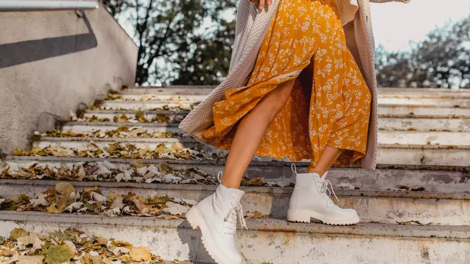 Pět druhů bot, které na podzim 2024 uvidíte všude: Nosit budeme kozačky nad kolena nebo Chelsea boty