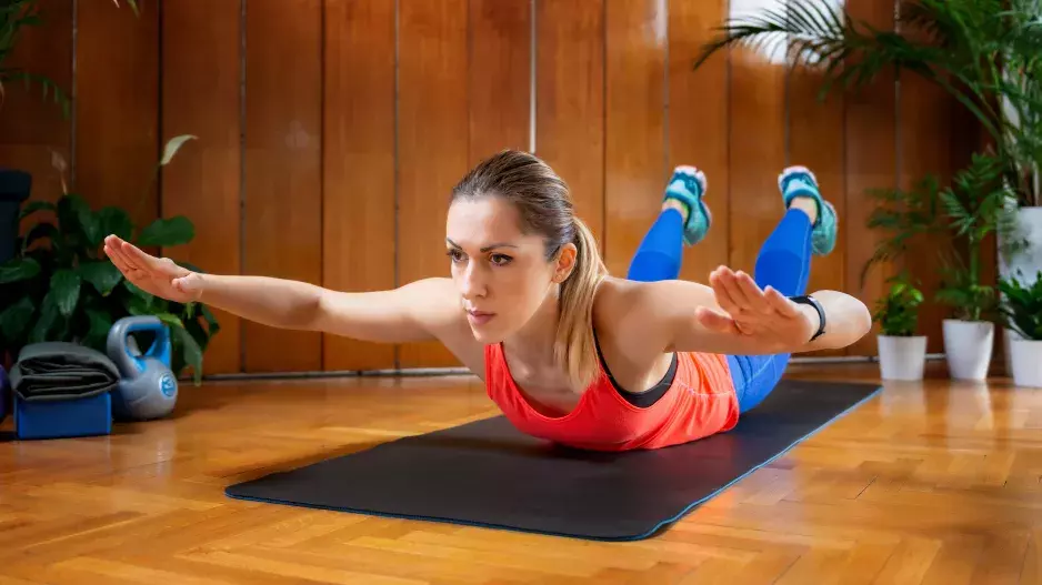 Jak se zbavit tuku na zádech rychlostí blesku: Stačí 3 jednoduché cviky. Zkuste, hravě je zvládnete