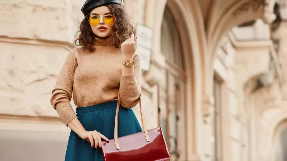 Větší bříško už vás trápit nemusí. Díky těmto trendy kouskům svůj nedostatek snadno zakryjete