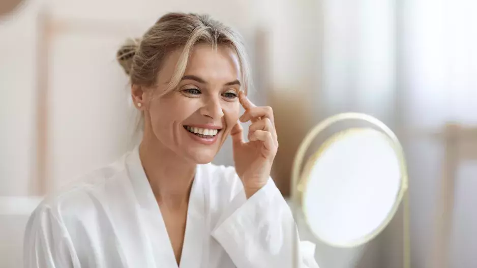 Rady našich babiček stále fungují: Díky pár snadným trikům se zbavíte otoků kolem očí. Všechny "pomůcky" máte navíc doma