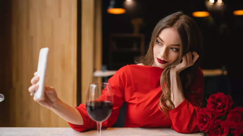 5 trendů v líčení rtů, které ovládnou letošní podzim. Vyberou si konzervativní dámy i ty, které chtějí svými rty uhranout