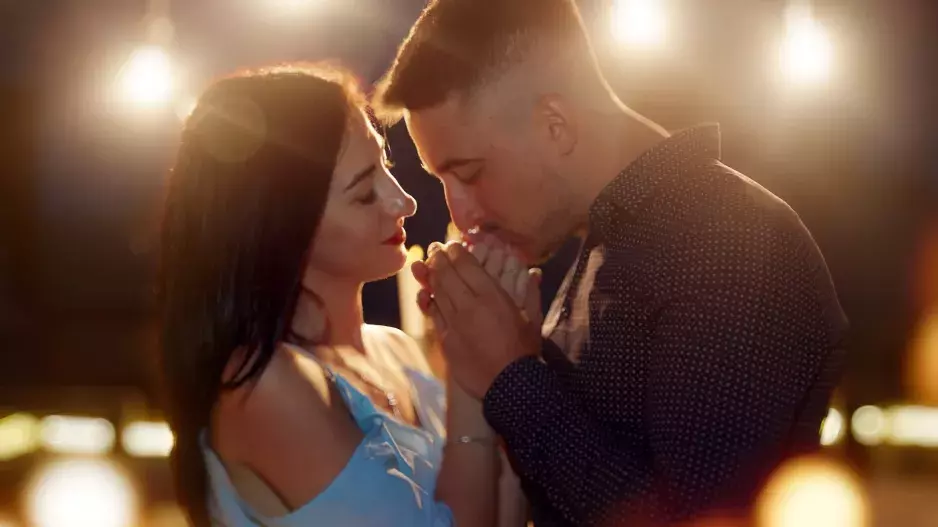 "Poprvé" může být ve 30, 40, ale i v 50: Je to vždycky vzrušující. 5 rad, jak si užít první rande plnými doušky v jakémkoli věku